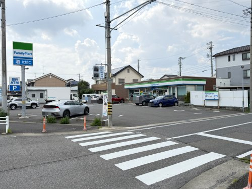 コンビニ　ファミリーマート 小牧北外山店（コンビニ）まで491m