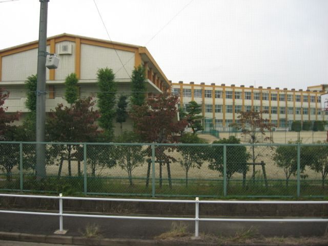 中学校　名古屋市立平田中学校（中学校）まで1880m