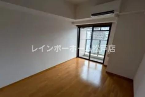 居室・リビング　こちらの居間で趣味の時間をお楽しみください