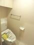 トイレ　落ち着いた色調のトイレです