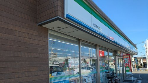 コンビニ　ファミリーマート 松山束本店（コンビニ）まで608m