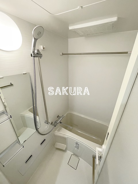 バス・シャワールーム　雨の日でも安心の浴室乾燥機付きです♪