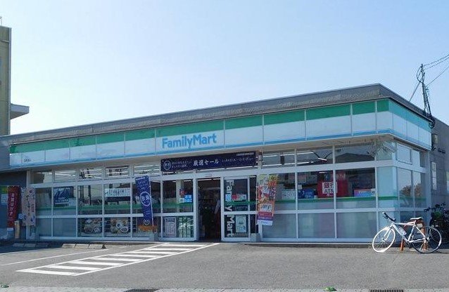コンビニ　ファミリーマート　玉野浦店（コンビニ）まで700m