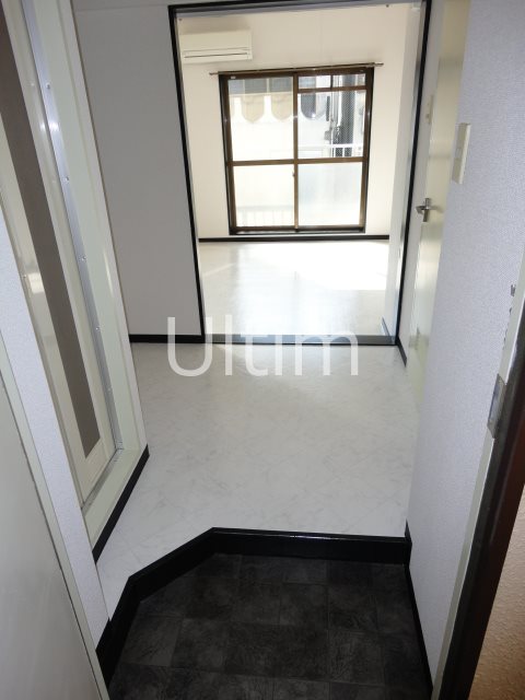 玄関　別部屋のお写真です。ご参考までに！