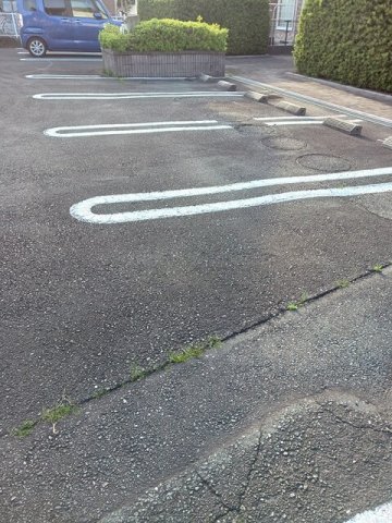 駐車場　駐車場に車を止められます