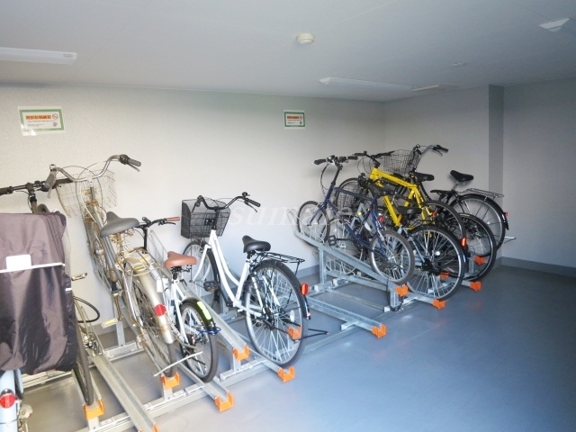 その他共有部分　自転車置き場です☆