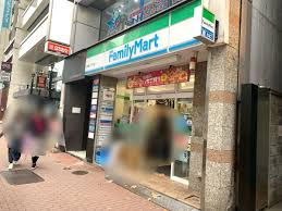 コンビニ　ファミリーマート西新橋二丁目店（コンビニ）まで192m