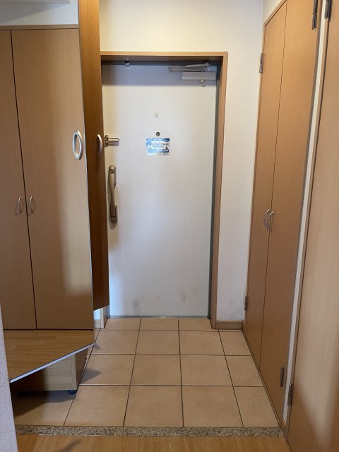 玄関　同物件別室です。