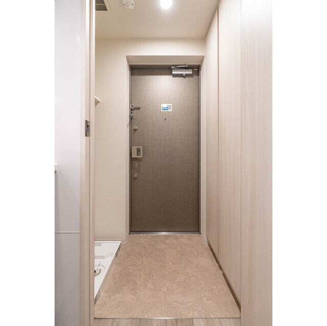 ルミエ本町イーストの玄関写真
