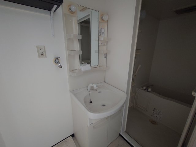 洗面設備　同物件別号室の写真です。