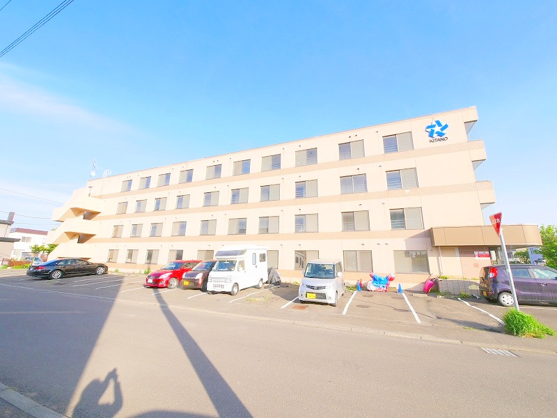 建物外観　閑静な住宅地に建つ陽当たり良好のマンションです♪