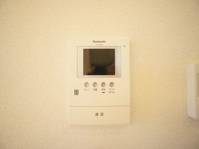 セキュリティ　訪問者の確認ができるTVドアホン付きです♪