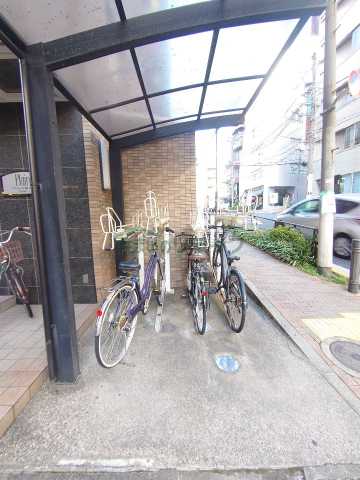 東京メトロ丸ノ内線 御茶ノ水駅 徒歩7分 8階建 築27年の外観写真