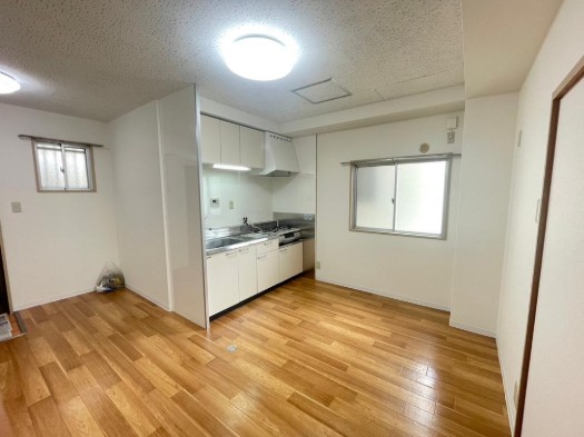 ＪＲ大阪環状線 桃谷駅 徒歩10分 6階建 築41年の居間写真