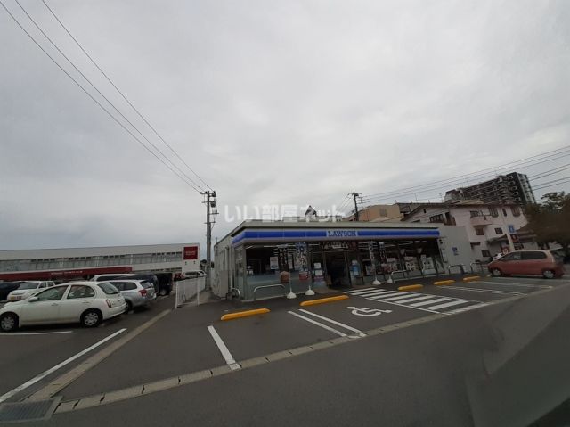 コンビニ　ローソン（コンビニ）まで586m