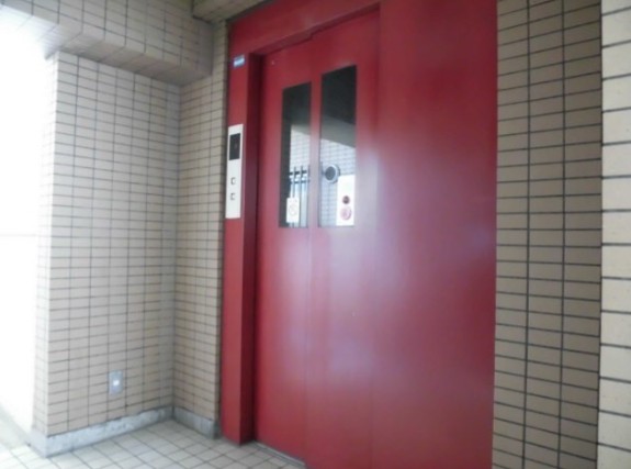 東急大井町線 尾山台駅 徒歩8分 9階建 築36年の外観写真