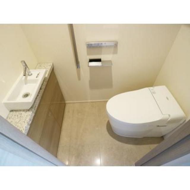 トイレ　※写真は同タイプ住戸です。