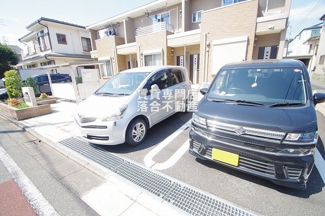 駐車場　敷地内駐車場完備