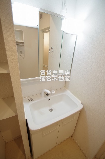 洗面設備　独立洗面化粧台付き