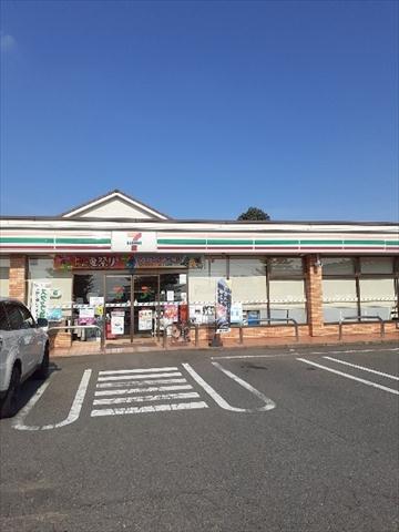 コンビニ　セブンイレブン伊勢崎西久保店（コンビニ）まで650m