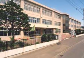 小学校　札幌市立厚別西小学校（小学校）まで858m