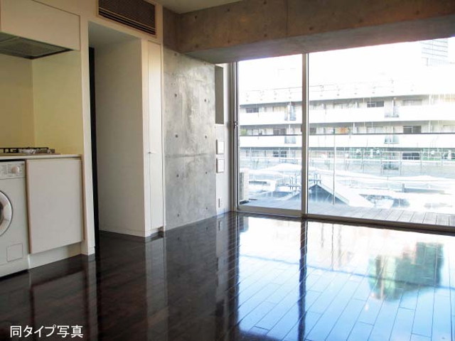 居室・リビング　同マンション別部屋