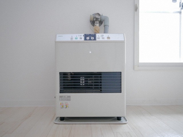 その他設備　冬は暖かく経済的な灯油ストーブがついています♪