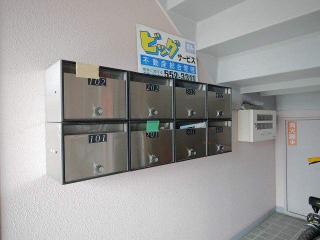 エントランス　共有部の郵便受けです♪