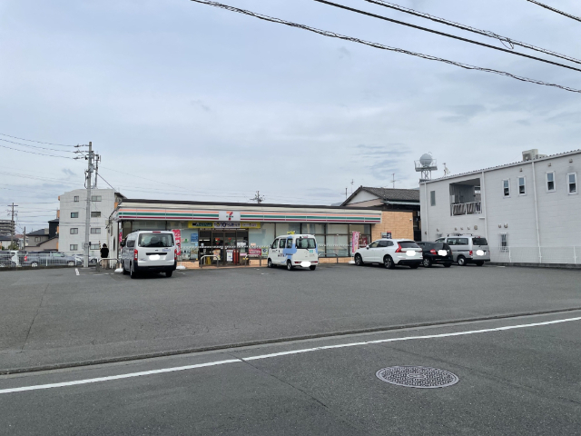 コンビニ　セブンイレブン静岡馬渕店（コンビニ）まで211m