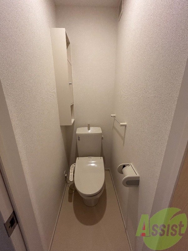 トイレ　トイレは温水洗浄便座となっており、快適にお使いいただけます。
