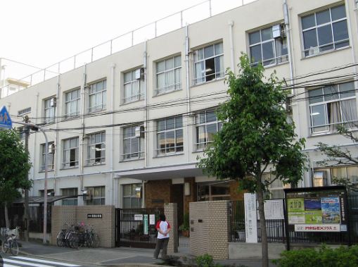 中学校　大阪市立中島中学校（中学校）まで784m