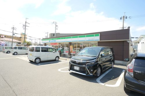 コンビニ　ファミリーマート貝塚二色浜店（コンビニ）まで388m