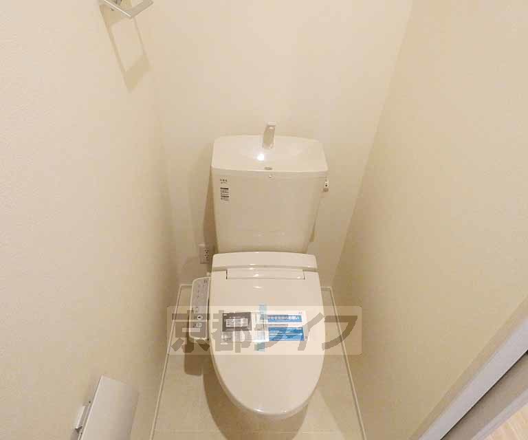 京阪宇治線 観月橋駅 徒歩8分 3階建 築9年のトイレ写真