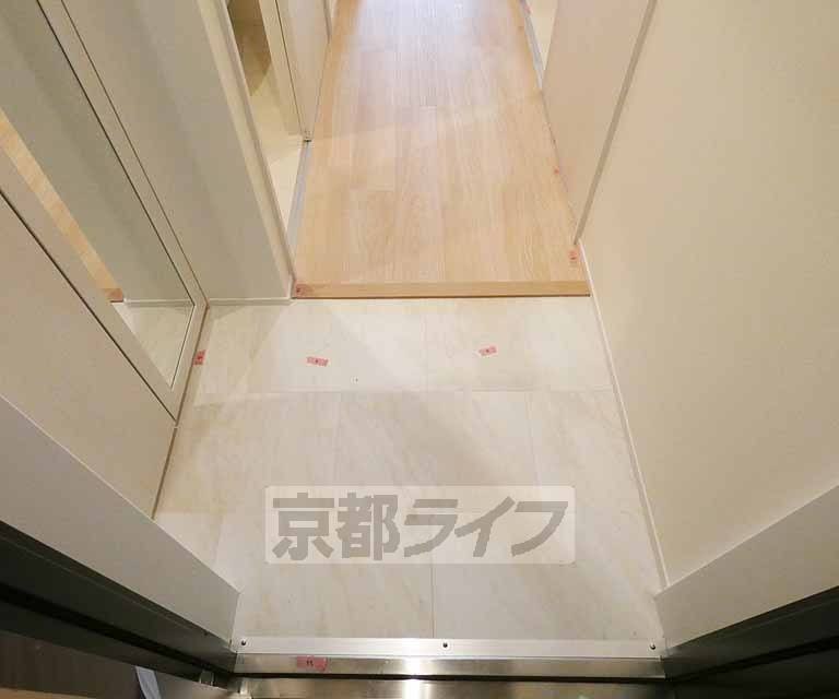 京阪宇治線 観月橋駅 徒歩8分 3階建 築9年の玄関写真