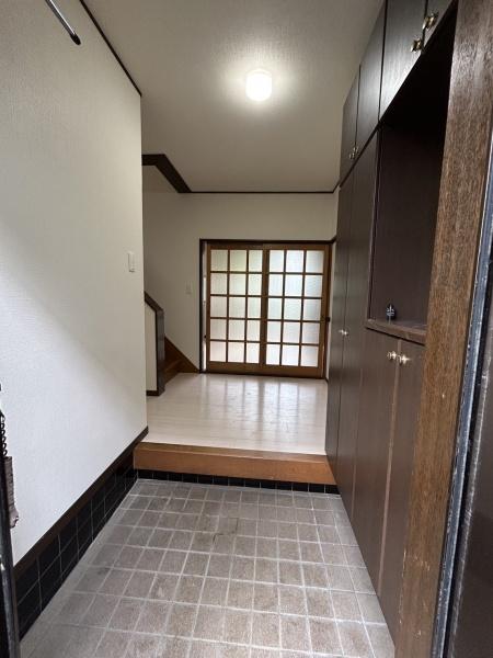 玄関　広々した玄関ホール