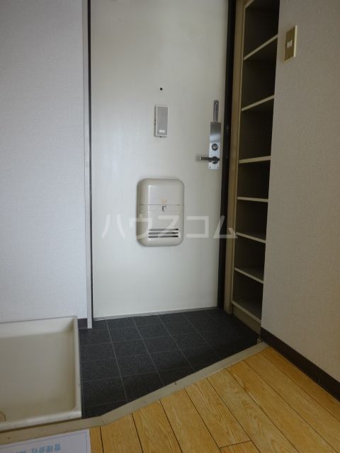 日の出アルームの玄関写真