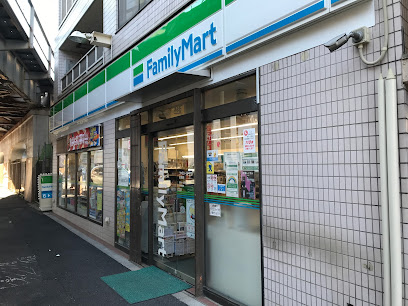 コンビニ　ファミリーマート 町屋店（コンビニ）まで617m