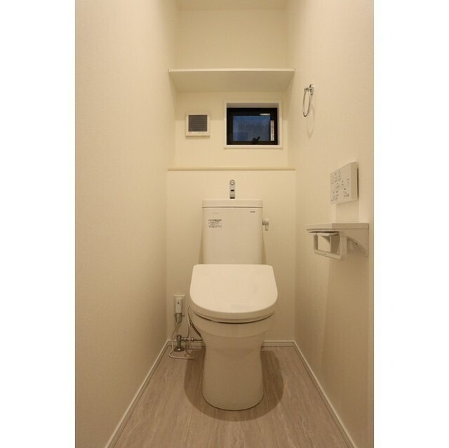 ＪＲ外房線 本千葉駅 徒歩16分 2階建 築1年のトイレ写真