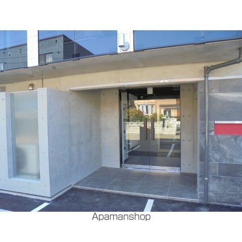 地下鉄東西線 宮の沢駅 徒歩8分 4階建 築8年の外観写真