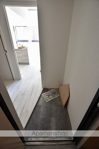 地下鉄東西線 宮の沢駅 徒歩8分 4階建 築8年の玄関写真