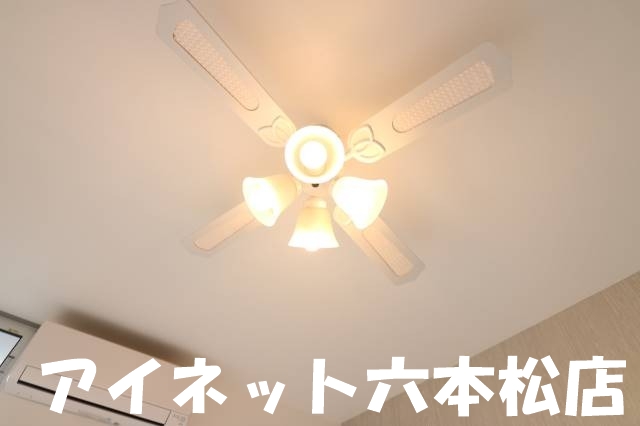その他　シーリングファン付きです。