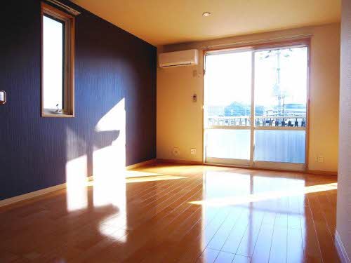 居室・リビング　※角部屋ではないので横の窓はありません。