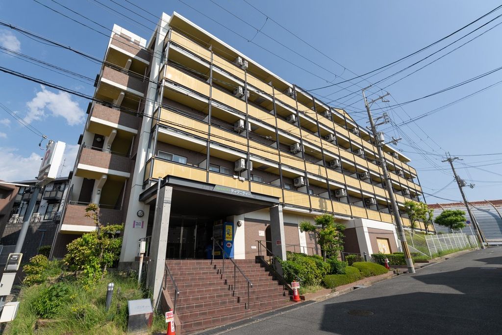 カレッジハイツディグニティーの外観写真