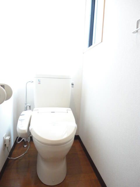 東急田園都市線 三軒茶屋駅 徒歩8分 9階建 築28年のトイレ写真