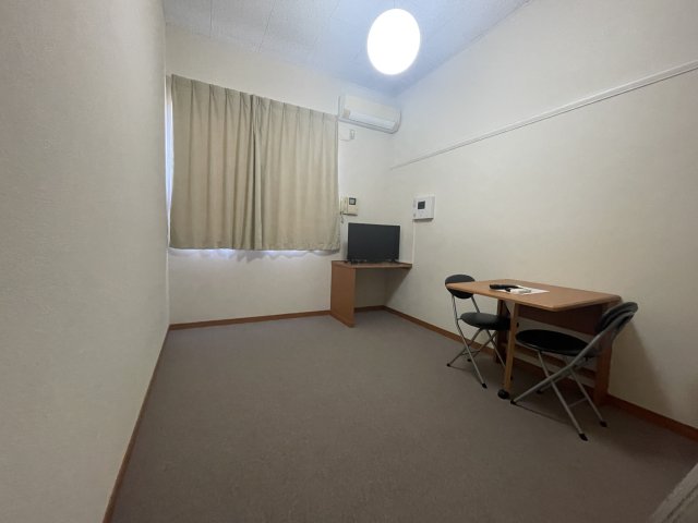 レオパレス香蘭の居間写真