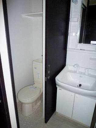 地下鉄東西線 西１１丁目駅 徒歩5分 10階建 築16年のトイレ写真