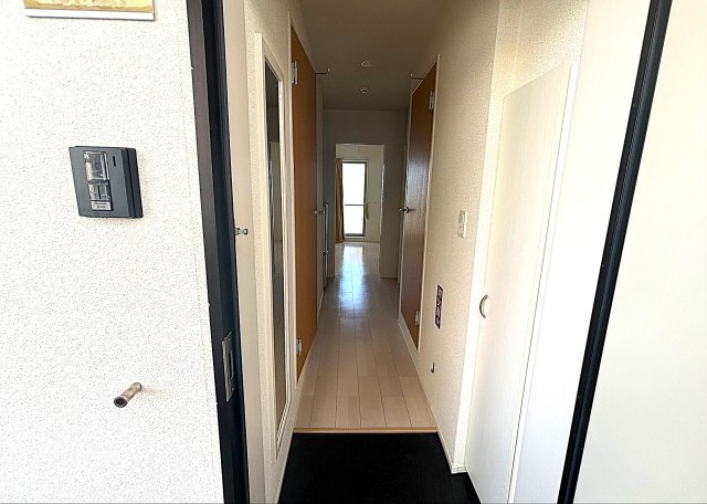 玄関　別号室の写真となります