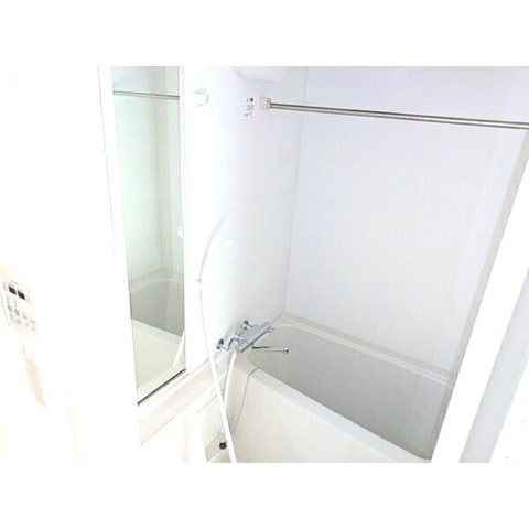 バス・シャワールーム　※写真は同じマンションの違う部屋のものになります。