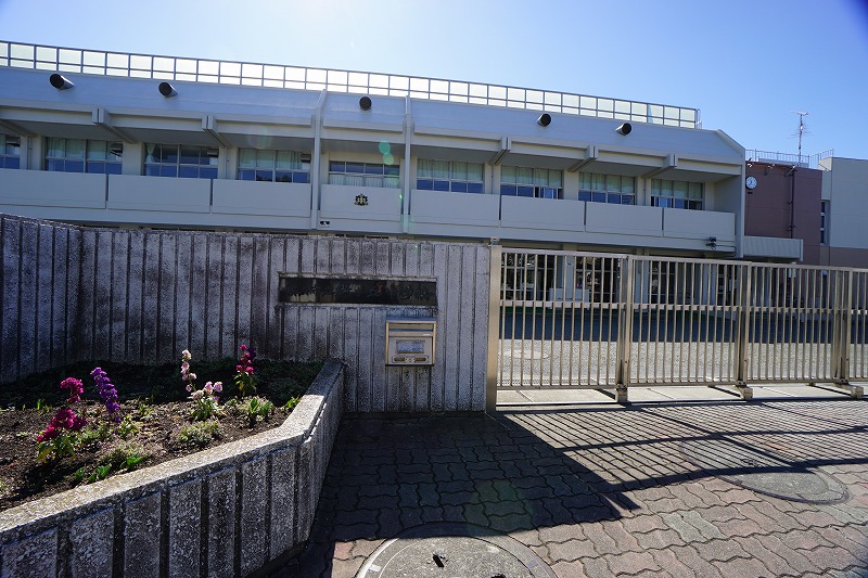 小学校　横浜市立山下みどり台小学校（小学校）まで359m