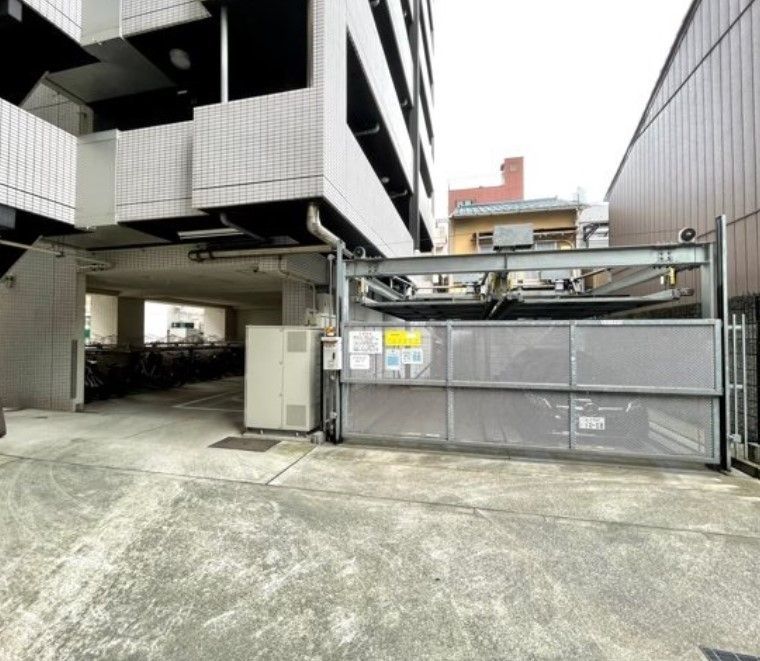 駐車場　駐車場